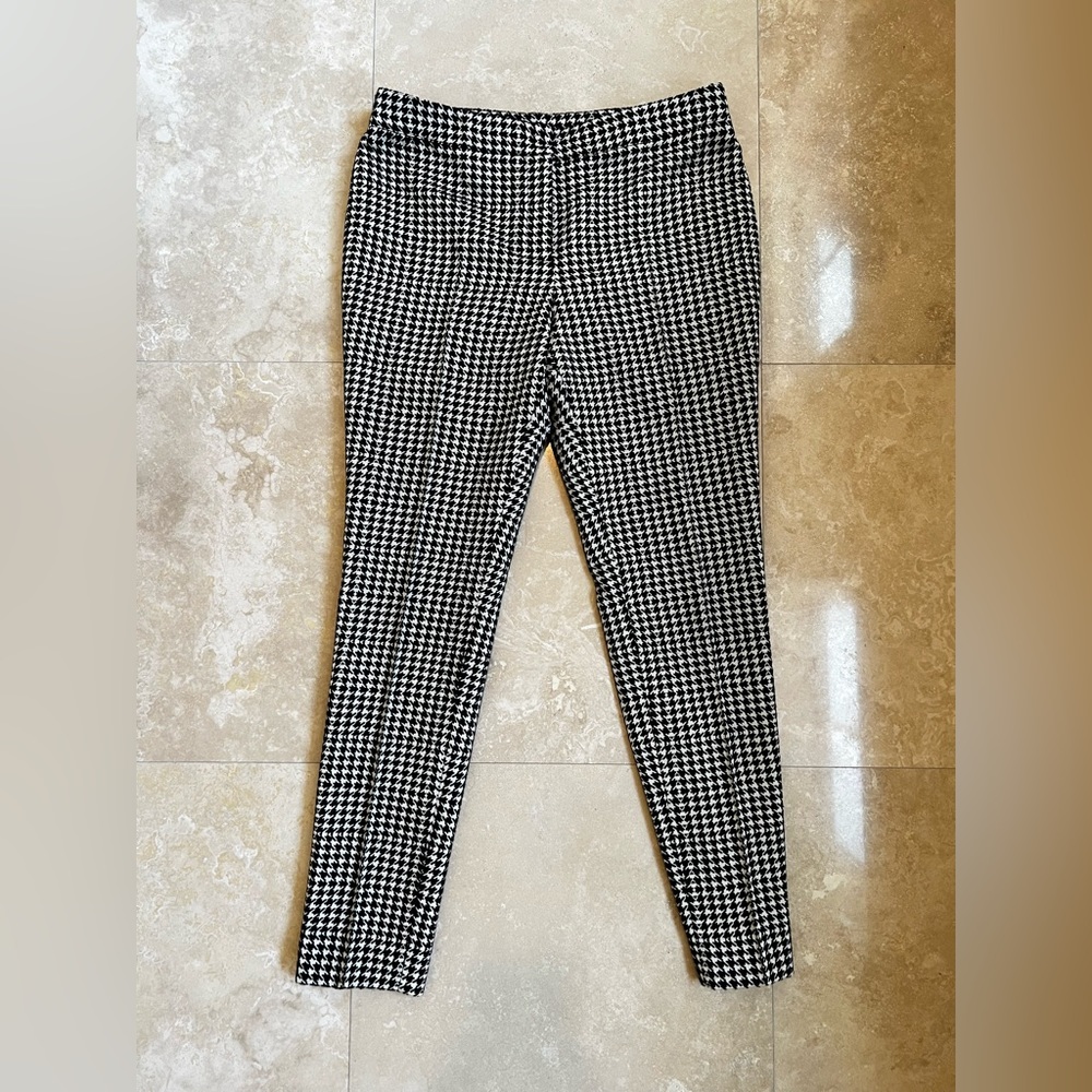 Gorgeous houndstooth trousers by AKRIS Punto in Size 10